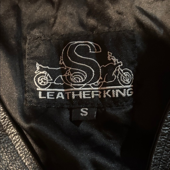 Womens Black Leather Vest with buffalo nickel Button Closure - Picture 2 of 6